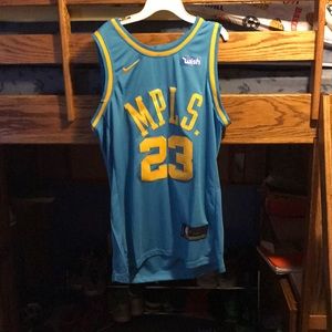 Lebron James Lakers throwback jersey Sz:M (New) Lebron James Lakers throwback jersey Sz:M (New)